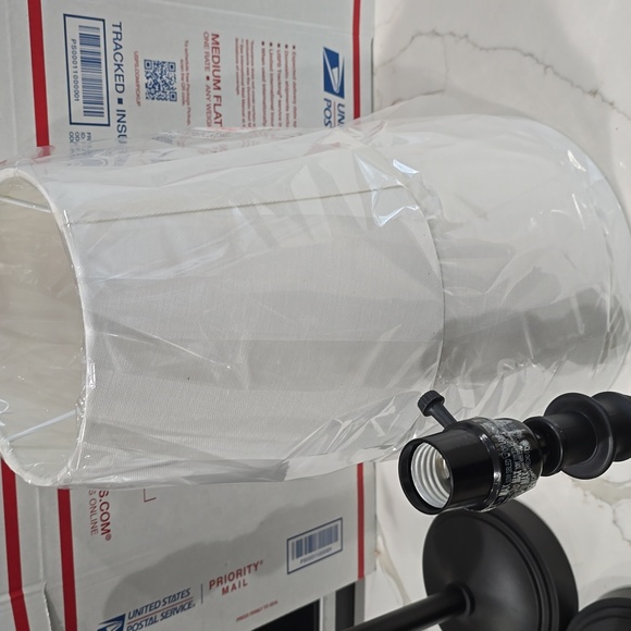 3 Lamps, Black finish with white shades - Picture 5 of 6